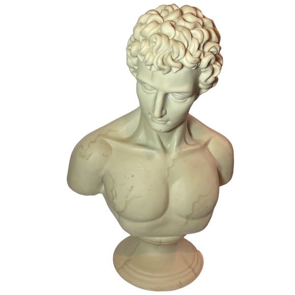 Julius Caesar? Michelangelo's David? Antinous? Hermes? 17
